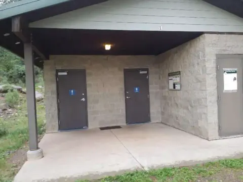 GRAHAM CREEK BATHROOM
