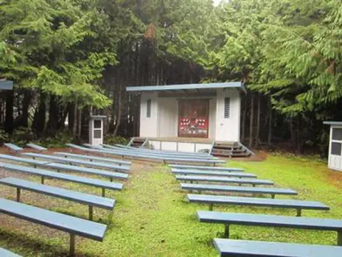 The outdoor amphitheater at Kalaloch. Benches provide ample seating around the small, covered stage.