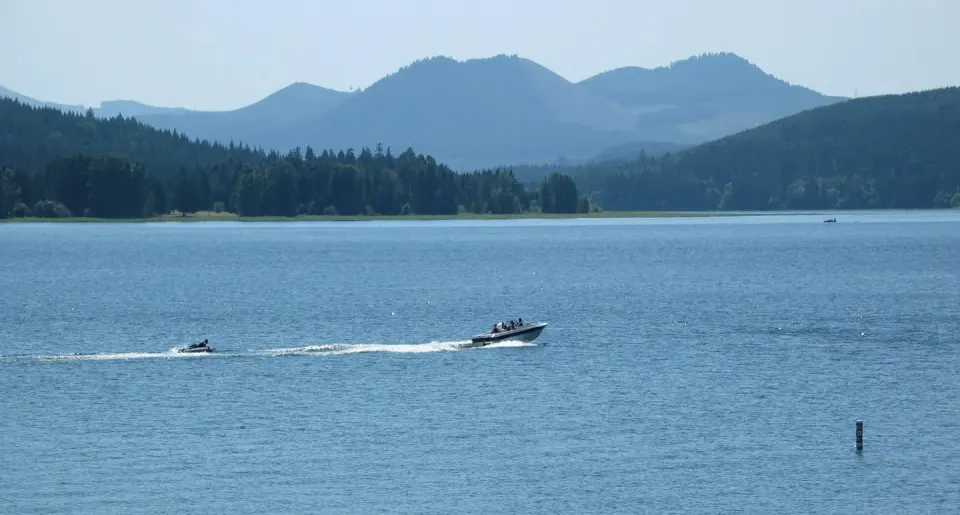 Boat on Cottage Grove Lake